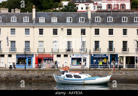 Una vista sul porto interno verso Vaughan terrazza a Torquay in Devon England Regno Unito Foto Stock