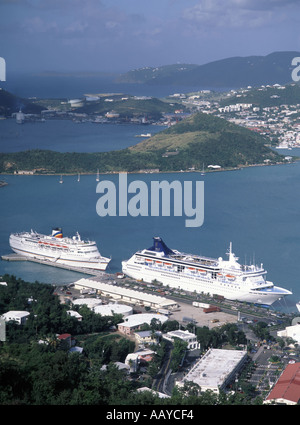 Vista aerea del porto caraibico di St Thomas Charlotte Amalie dal paradiso Le navi da crociera di punto si battono nel porto degli Stati Uniti d'America ISOLE Vergini STATUNITENSI Foto Stock