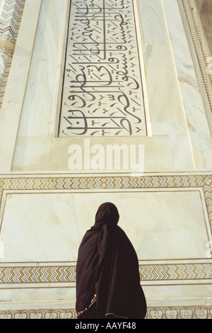 INDIA AGRA il Taj Mahal donna musulmana Foto Stock
