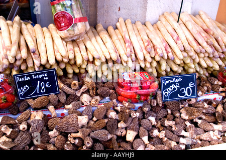 Rue Cler Invalides catering interno Parigi Francia ortolano traiteur Foto Stock