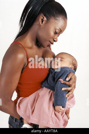 Ritratto di una donna nera con un bambino Foto Stock