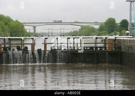 M60 barton bridge come visto da di barton si blocca sul manchester ship canal Foto Stock