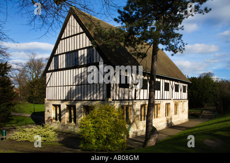 L'hospitium xiv secolo edificio elencato nel Museo Giardini York Yorkshire Inghilterra Foto Stock