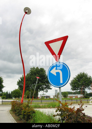 Crooked lampione e dare modo segno Aan de Stegge Goor Overijssel Paesi Bassi Foto Stock