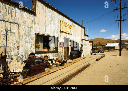 Austin il negozio di antiquariato su Butte Avenue, Randsburg, California, Stati Uniti d'America (Apr 2007) Foto Stock