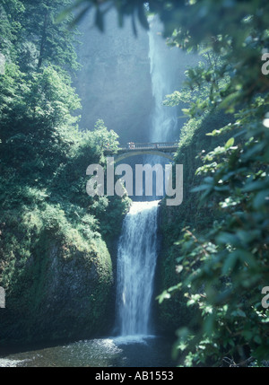 Multnomah Falls on the Columbia River Gorge near Portland Oregon USA Foto Stock