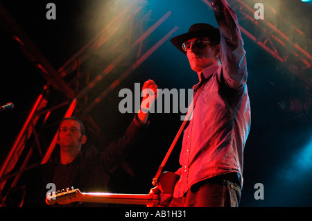 Alabama 3 sul palco del Wychwood Music Festival Cheltenham Giugno 2005 Foto Stock