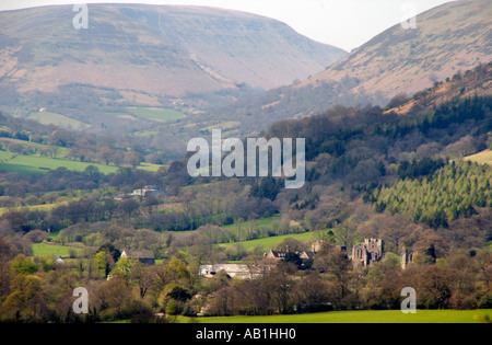 Visualizzare fino Vale of Ewyas Monmouthshire South Wales UK verso Llanthony Priory Foto Stock