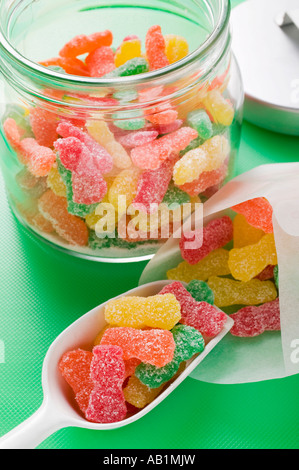 Sour fruttato dolci caramelle gommose USA nel vaso e borsa FoodCollection Foto Stock