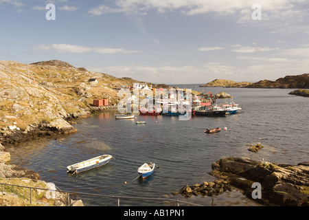 Regno Unito Scozia Western Isles Ebridi Esterne Harris barche da pesca nel porto di Stocinis Foto Stock