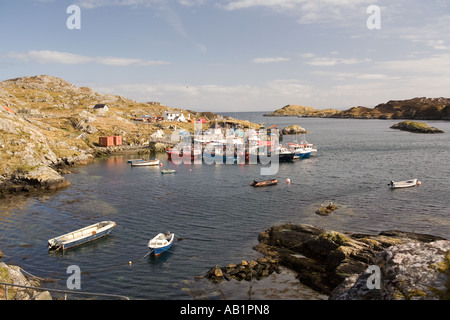 Regno Unito Scozia Western Isles Ebridi Esterne Harris barche da pesca nel porto di Stocinis Foto Stock