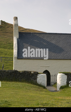 13Il secolo la chiesa di Santa Croce Mwnt Cardigan Ceredigion REGNO UNITO Galles, esterna Foto Stock