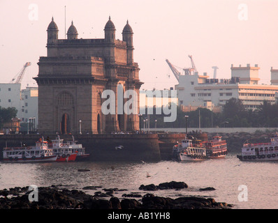 Gateway of India memorial arch dockside waterfront Colaba Mumbai India Foto Stock