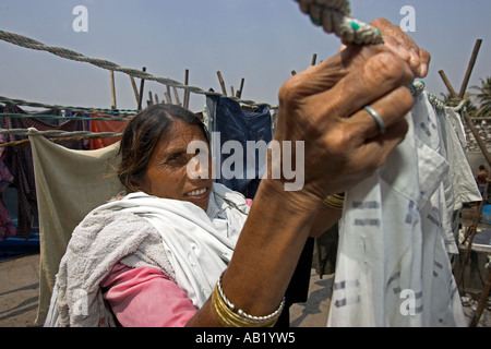 Lavandaia capi appesi ad asciugare dhobi ghats scoperta Banganga Bombay Foto Stock