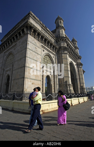 Gateway of India sul lungomare Mumbai India Foto Stock