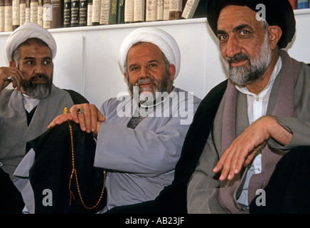 Mullah studiosi islamici in Shia madrasa, ritratto, Qom, Iran, Medio Oriente Foto Stock