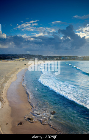 La spiaggia di Bondi all'alba Sydney New South Wales AUSTRALIA Foto Stock