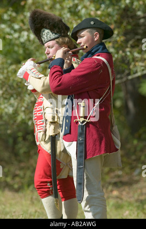 Fife e tamburo i musicisti si esibiscono presso la piantagione di Endview circa 1769 vicino a Yorktown Virginia come parte della 225th anniversario Foto Stock