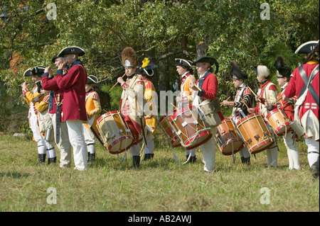 Fife e tamburo i musicisti si esibiscono presso la piantagione di Endview circa 1769 vicino a Yorktown Virginia come parte della 225th anniversario Foto Stock