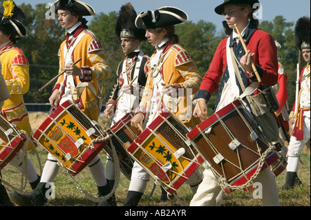 Fife e tamburo i musicisti si esibiscono presso la piantagione di Endview circa 1769 vicino a Yorktown Virginia come parte della 225th anniversario Foto Stock