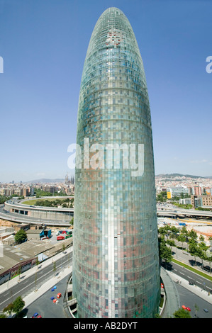 Vista giorno di forma fallica Torre Agbar o torre di Agbar a Barcellona Spagna progettato da Jean Nouvel Settembre 2005 Foto Stock