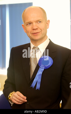 Conservatore ex leader del partito William Hague in occasione di una visita a Milford Haven in South Wales UK 13 Aprile 2005 Foto Stock