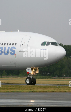 Close-up di commerciali di passeggeri aerei Airbus A340-600 Foto Stock