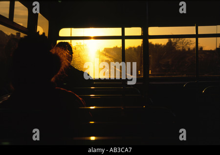 Viaggio in autobus è sulla strada di casa dal lavoro Foto Stock