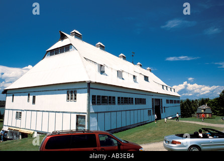 Grande fienile su Ministro s Island Baia di Fundy St Andrews New Brunswick Canada Van Horne latteria olandese fienile Fienile bianco Foto Stock