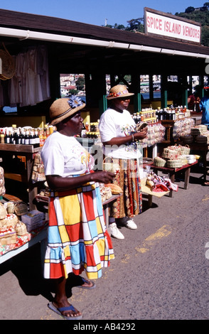 St Georges porto nel sud-est dei Caraibi Mare Spice Island venditori stallo vendere prodotti locali Grenada Caraibi Foto Stock