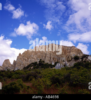 Argilla Paritea scogliere vicino a Omarama Waitaki Valley North Otago Isola del Sud della Nuova Zelanda Foto Stock