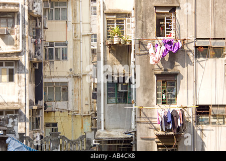 Vista ravvicinata di vecchi caseggiati in Wan Chai District di Hong Kong. Foto Stock