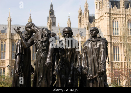 Cast di Rodin la scultura "I Borghesi di Calais' dalla Casa del Parlamento, Londra, Inghilterra, l'Europa. Foto Stock