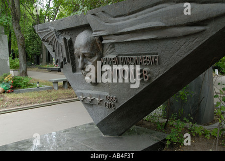 Tomba di Andrei Tupolev, il cimitero di Novodevichy, Mosca Foto Stock