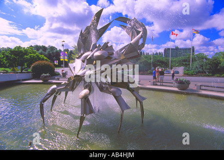 Scultura di granchio Fontana al H.R. MacMillan Space Centre Planetario e Museo di Vancouver in Vanier Park, British Columbia, Canada Foto Stock