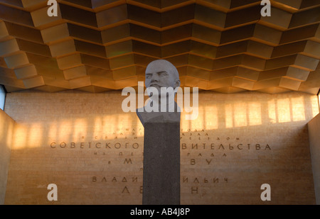 Busto di Lenin a Mosca la stazione di Leningrado Foto Stock