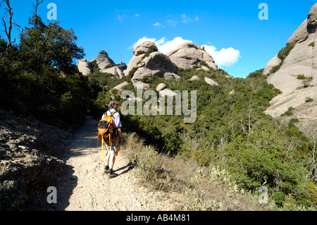Il sentiero nel massiccio di Montserrat, Catalogna, Spagna Foto Stock