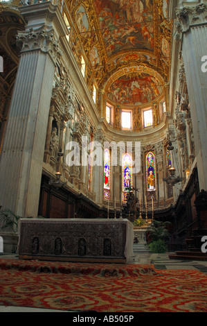 Interni riccamente decorati della Cattedrale di San Lorenzo, Genova, Italia Foto Stock