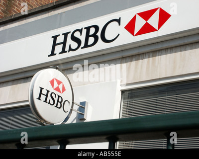 Essex HSBC Bank filiale locale locali fascia e il cartello con il logo della società Foto Stock