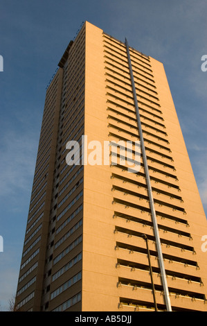 Alto edificio di proprietà del Consiglio blocchi a torre nel centro della città di Birmingham su Holloway Circus Foto Stock