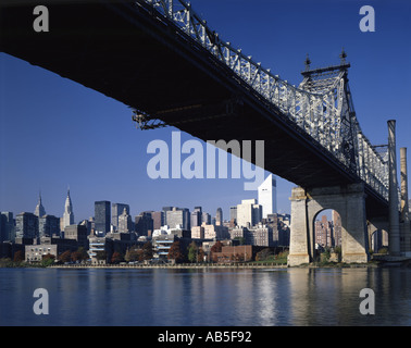 Il Queensboro Bridge in New York City USA attraversa la East River tra Manhattan e regine Foto Stock