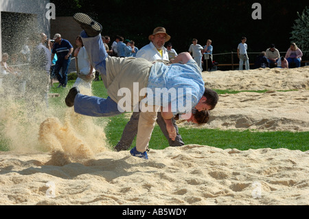 Swiss wrestling tradizionale - 'Lutte' o 'Schwingen' Foto Stock