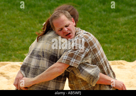 Swiss wrestling tradizionale - 'Lutte' o 'Schwingen' Foto Stock