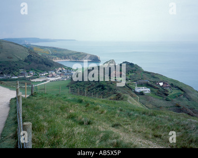 Vista su East West Lulworth village e lulworth cove, dorset costa del patrimonio, Dorset, Inghilterra, Regno Unito. Foto Stock