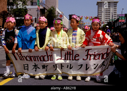Giapponese-american bambini, Cherry Blossom Festival, post street, Japantown, San Francisco, California Foto Stock