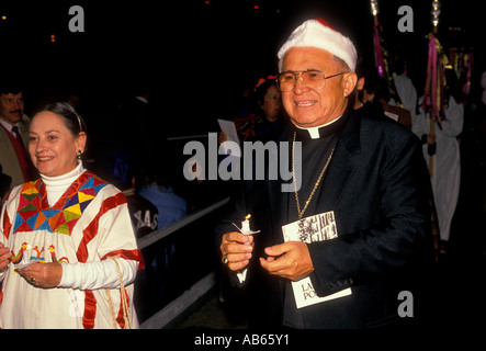 Mexican-American, persone, sacerdote, las Posadas, celebrazione di Natale, festa religiosa, novenario, San Antonio, Texas, Stati Uniti, America del Nord Foto Stock