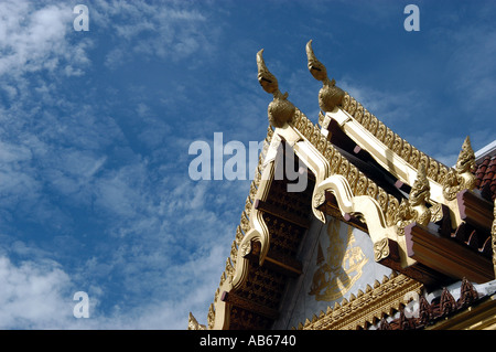 Dettaglio del tetto e finials cho fas del trono di Dusit hall presso il Grand Palace a Bangkok in Tailandia Foto Stock