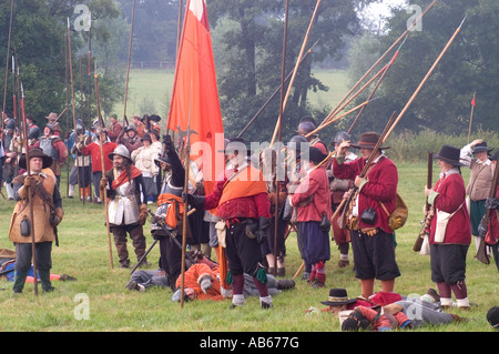 Il nodo a tenuta stagna ri emanare la battaglia di Edgehill Festival della Storia 2003 Foto Stock