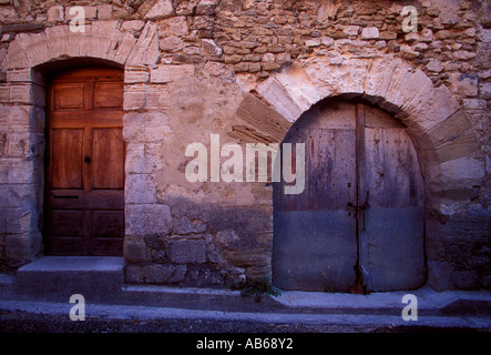 Home, casa, edificio in pietra, Rue de l' Hopital, Medieval Hilltop Village, villaggio sulla collina, Venasque, Venasque, Vaucluse Provence, Francia Foto Stock