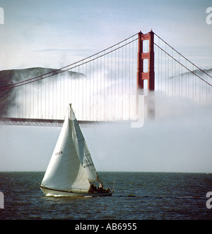 Golden Gate Bridge nella Baia di San Francisco California USA Foto Stock